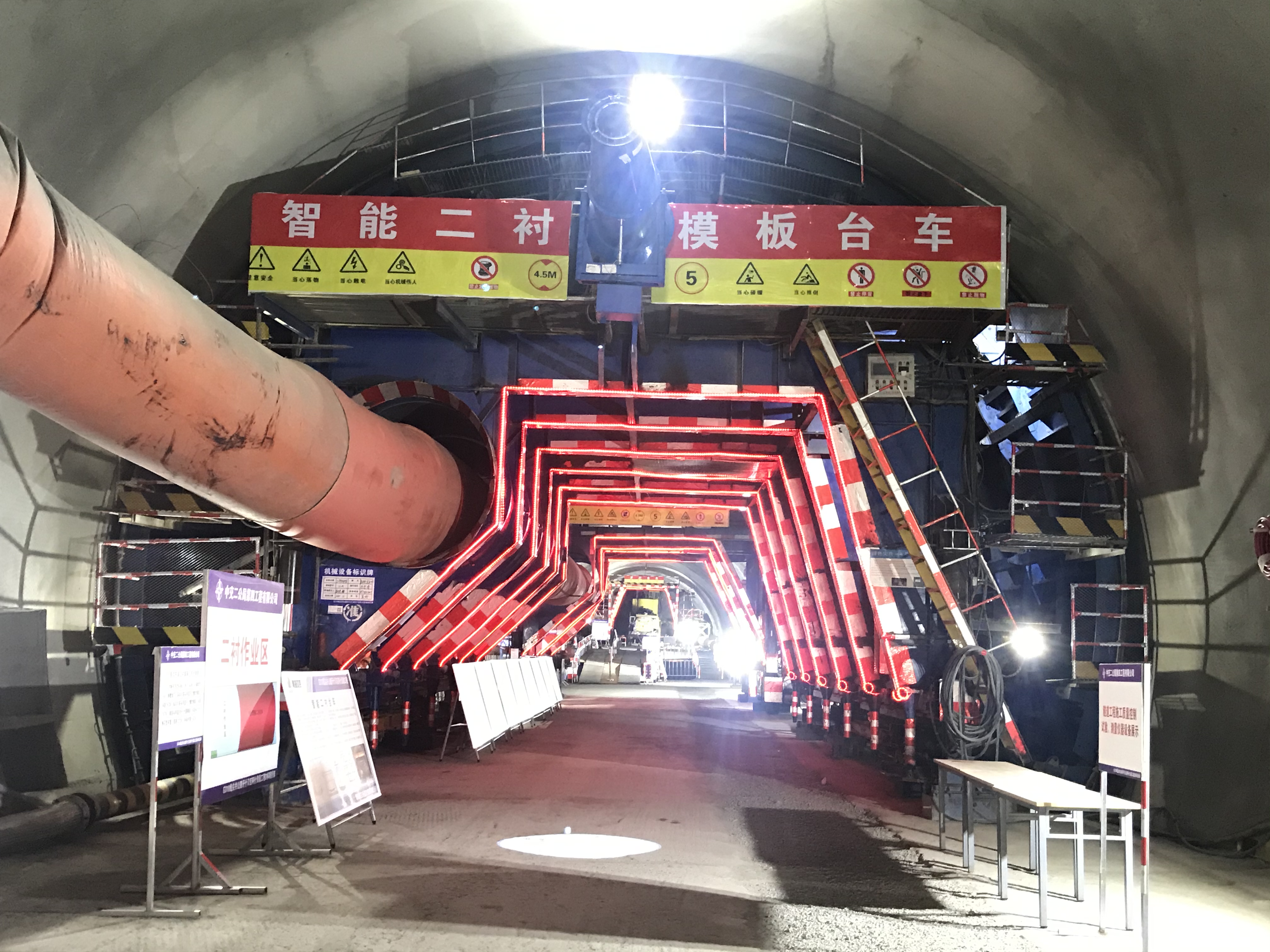 26.隧道台车喇叭口通风装置.jpg
