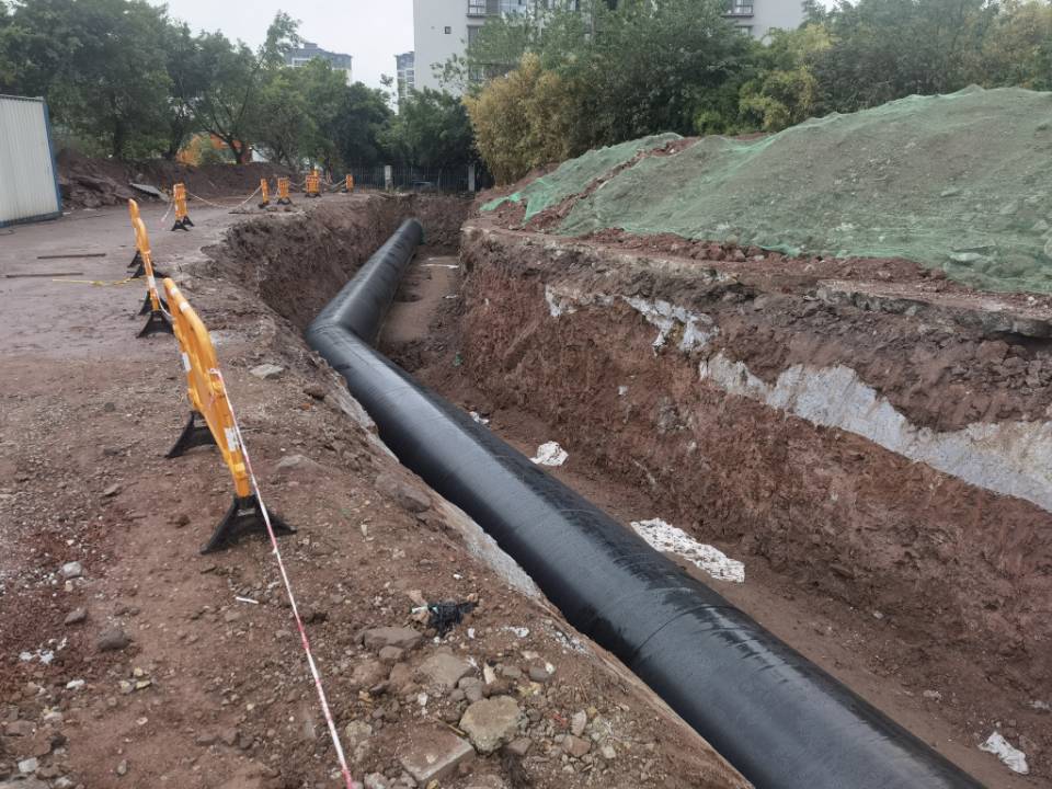 大学城南站给水管线迁改施工.jpg