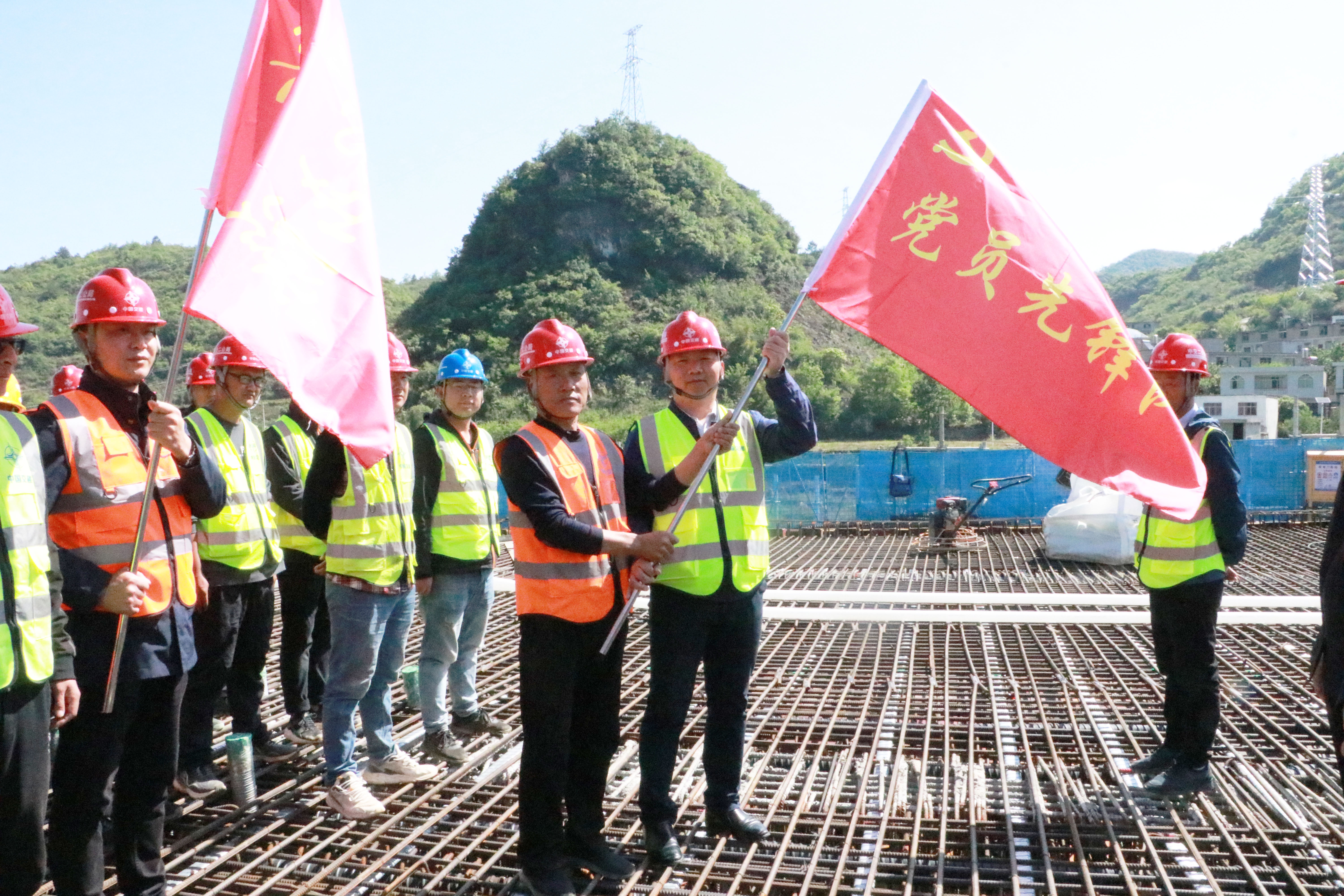 “党员安全生产示范岗  ”和“青年安全生产示范岗”授旗仪式2(1).JPG